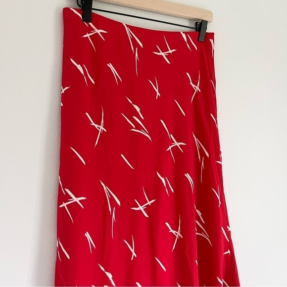 NWT Gilli Women’s Midi Length Abstract Print Skirt Red White Orange Size Medium - Picture 3 of 6